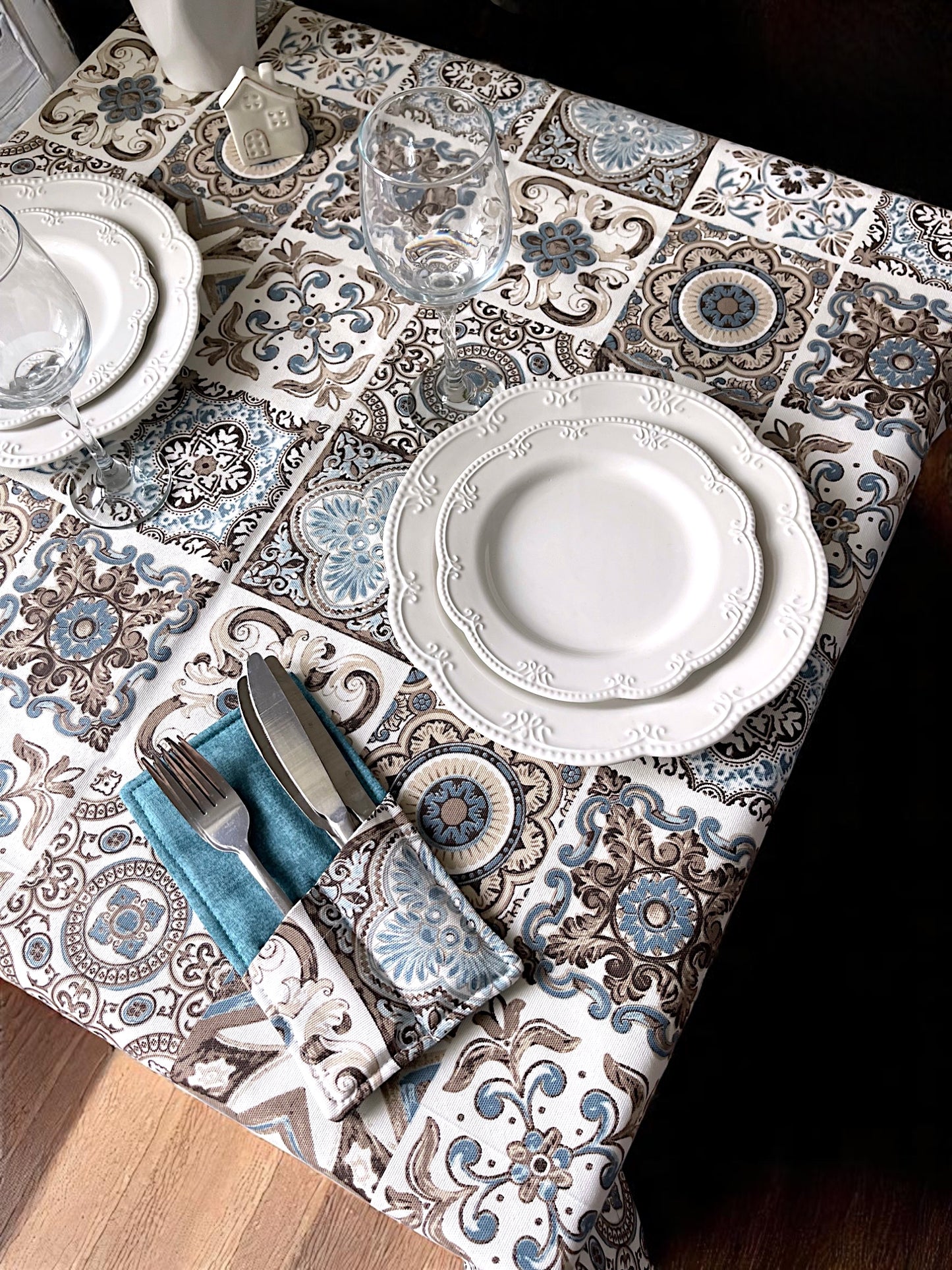 Teflon cotton tablecloth with pattern – Light blue mosaic