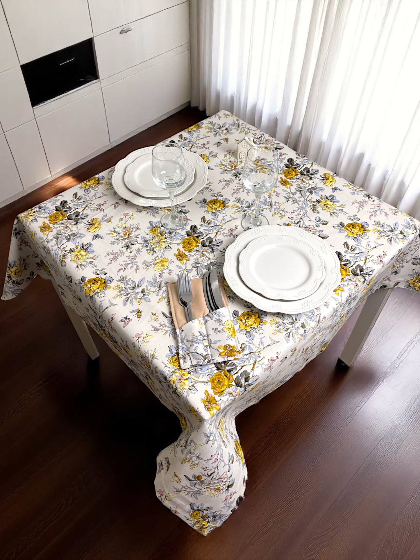 Teflon cotton tablecloth with pattern – Yellow rose