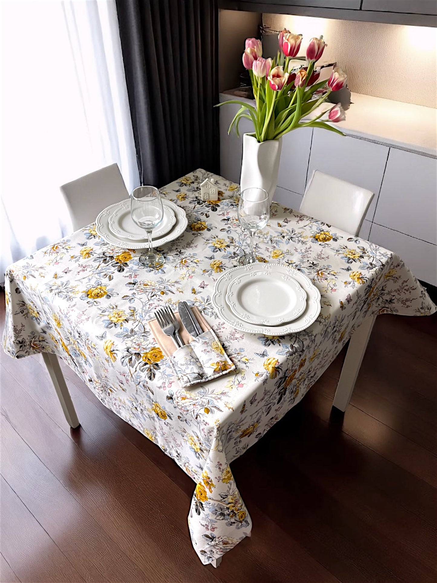 Teflon cotton tablecloth with pattern – Yellow rose