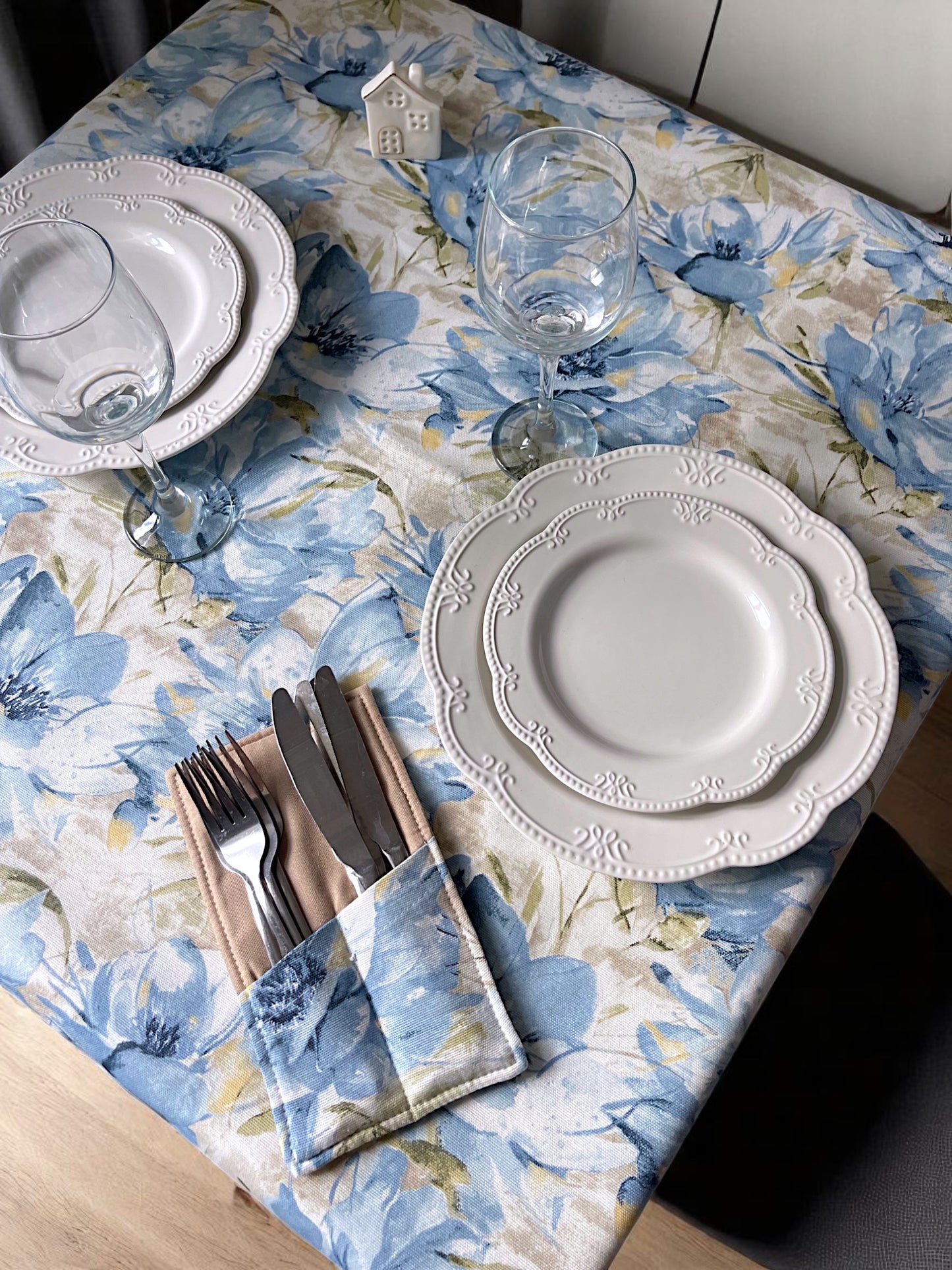 Teflon cotton tablecloth with pattern – Blue watercolor