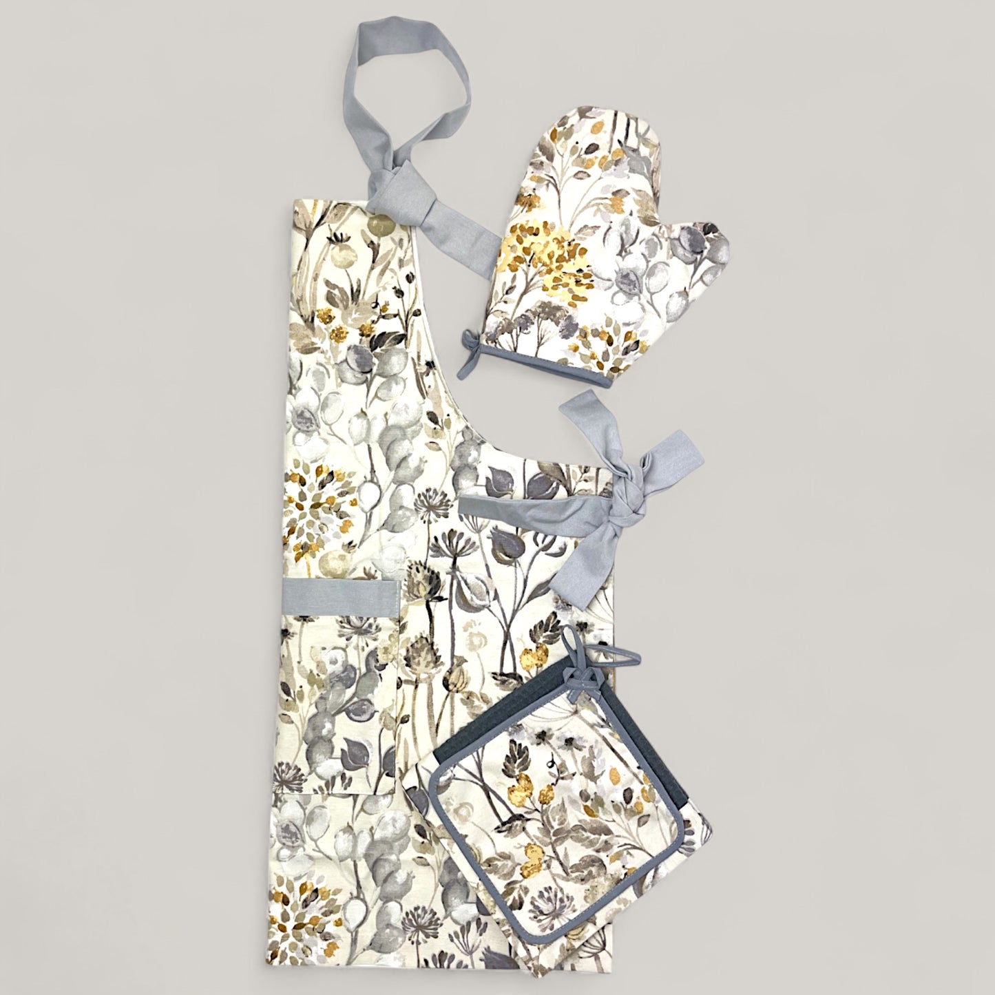 Botanical Garden Kitchen Set - Natural Floral Motif, Water-Repellent Cotton, 4-Piece Gift Set