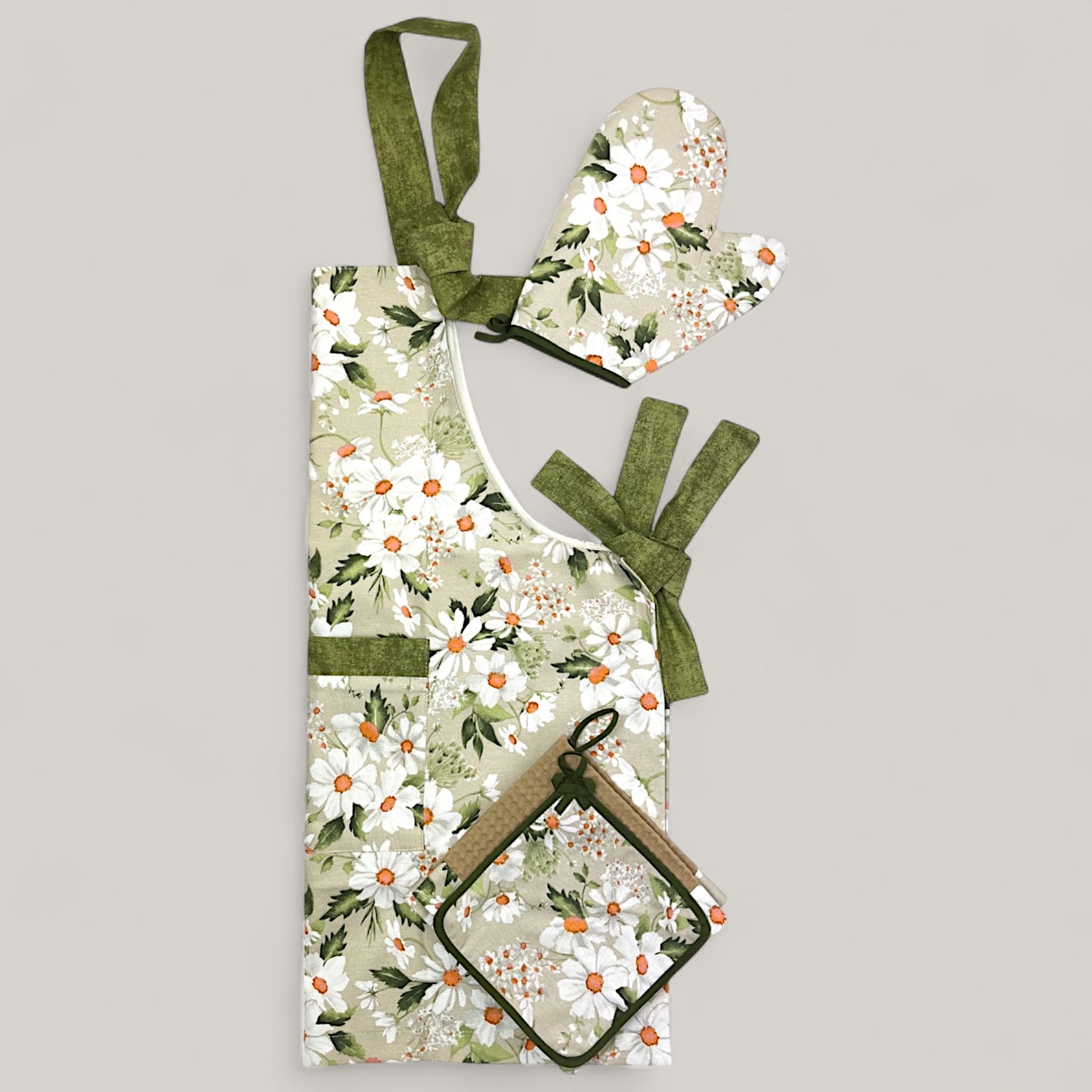 White Daisies Kitchen Set – Fresh Floral Motif, Water-Repellent Cotton, 4-Piece Gift Set