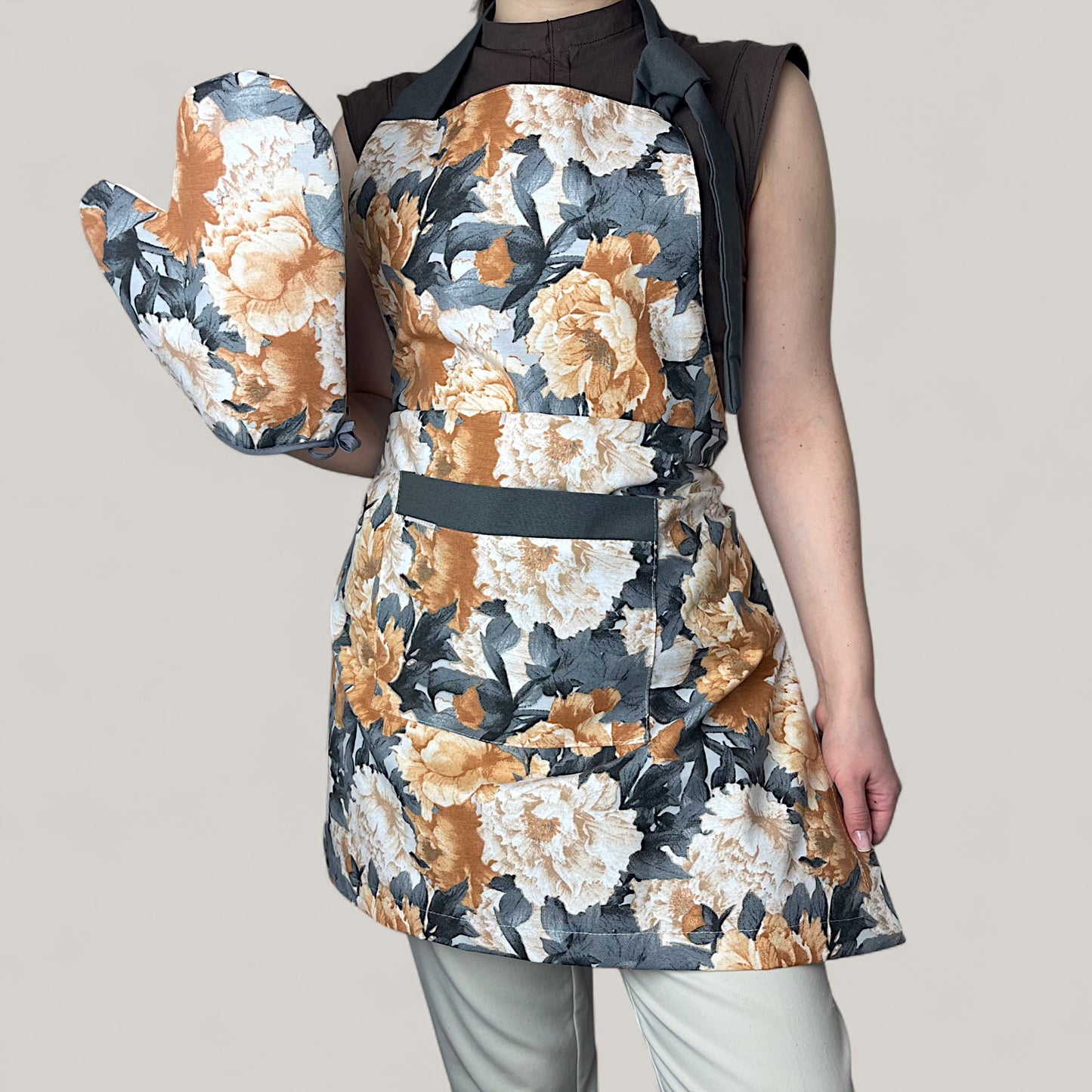Golden Peonies kitchen set - floral motif, water-repellent cotton, 4-piece gift set