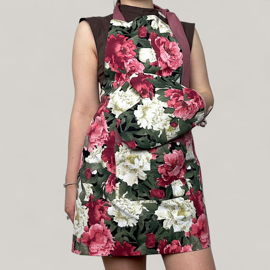 Kuchyňská sada Vínové pivoňky – květinový motiv, vodoodpudivá bavlna, 4dílná dárková sada