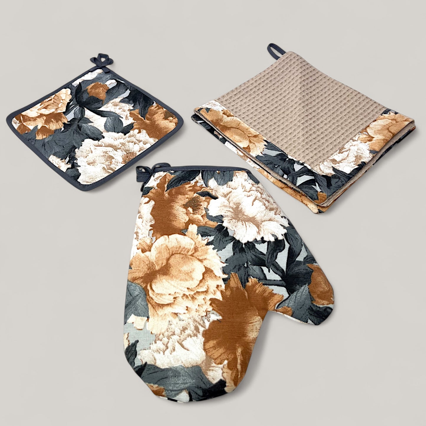 Golden Peonies kitchen set - floral motif, water-repellent cotton, 4-piece gift set
