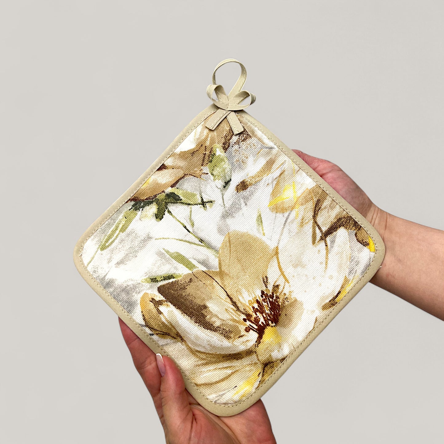 Kitchen set Beige Flower - neutral floral motif, water-repellent cotton, 4-piece gift set