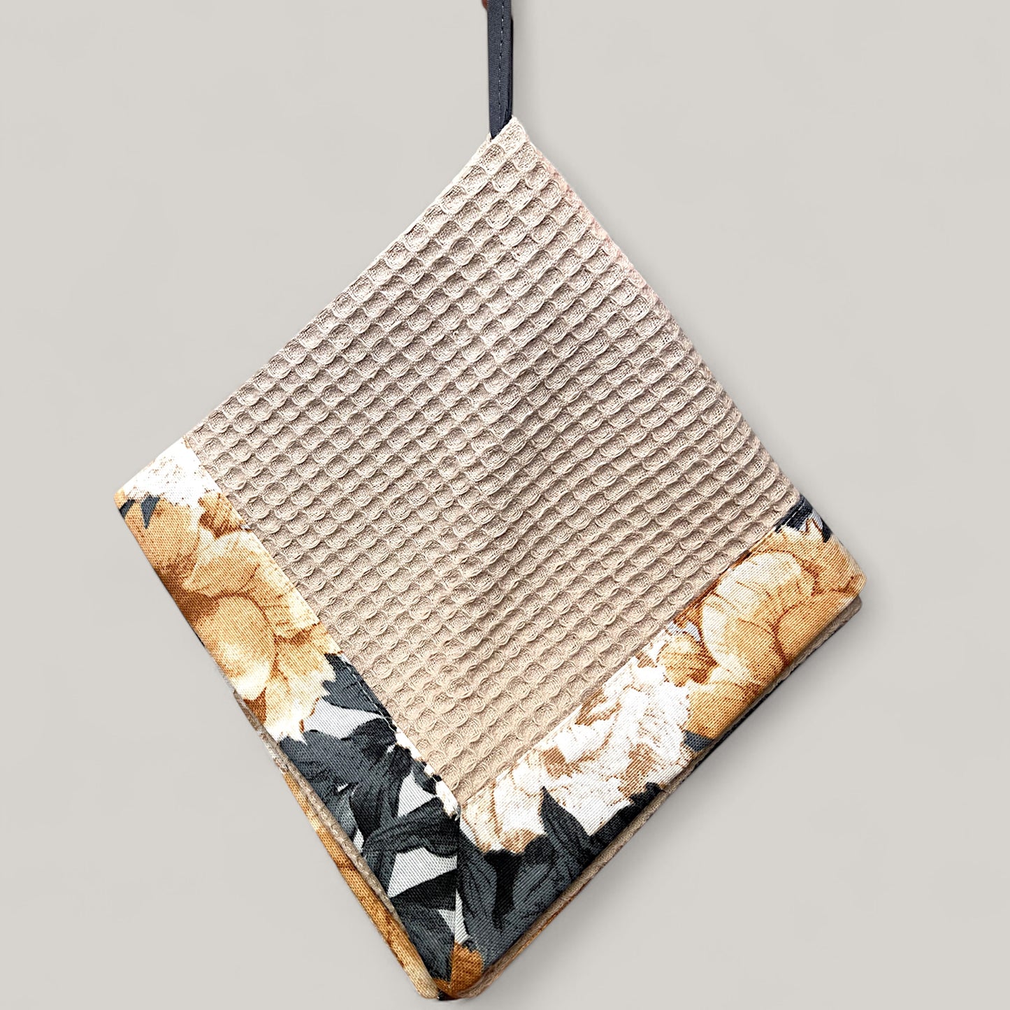 Golden Peonies kitchen set - floral motif, water-repellent cotton, 4-piece gift set