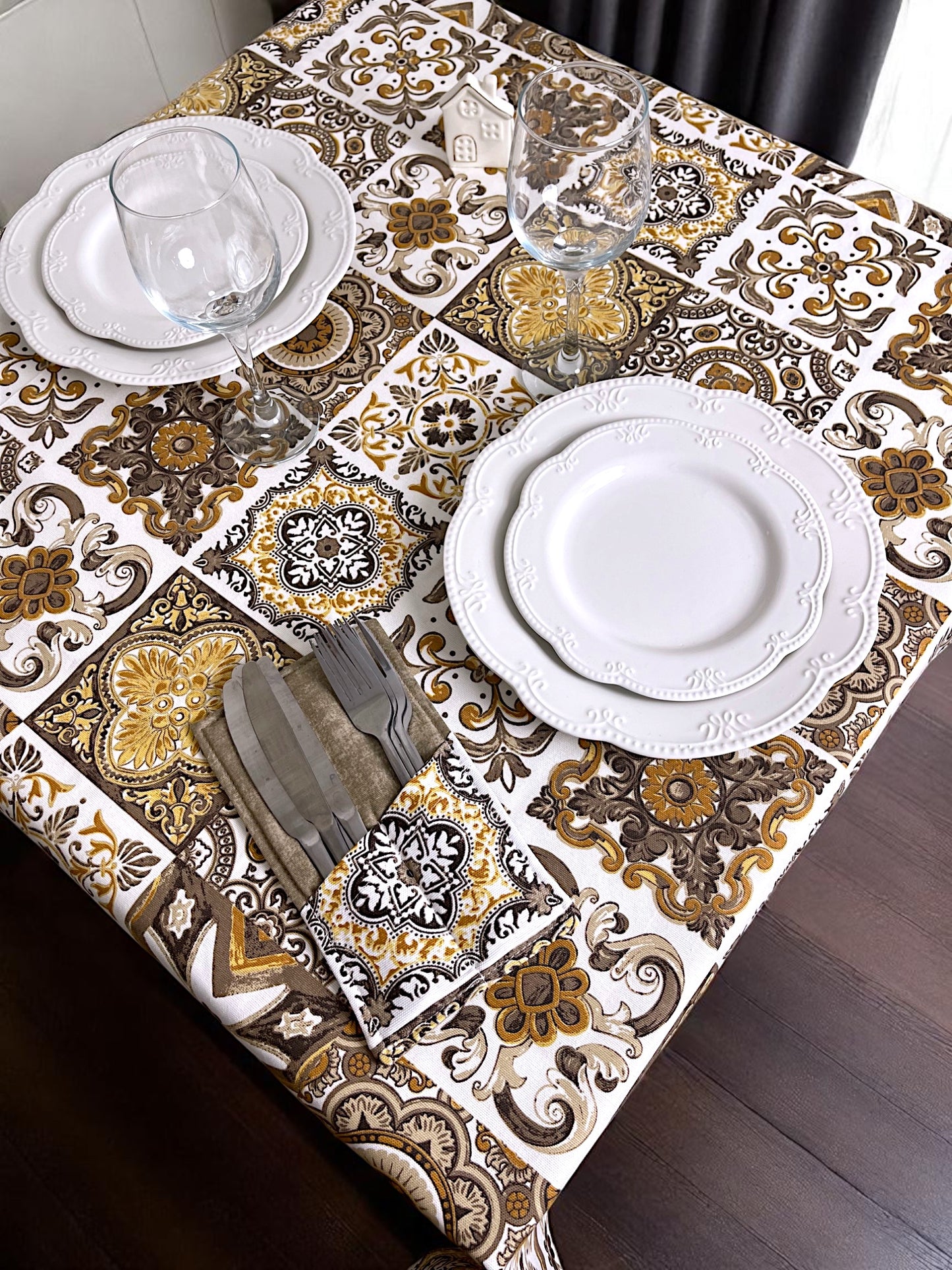 Teflon cotton tablecloth with pattern – Brown mosaic