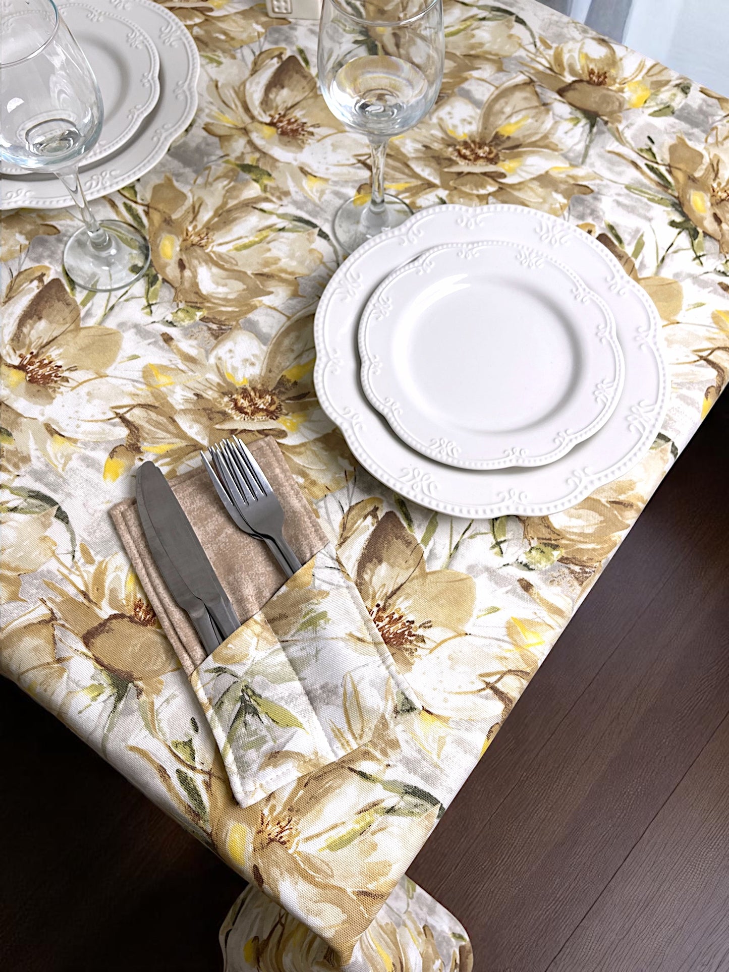 Teflon cotton tablecloth with pattern – Beige watercolor