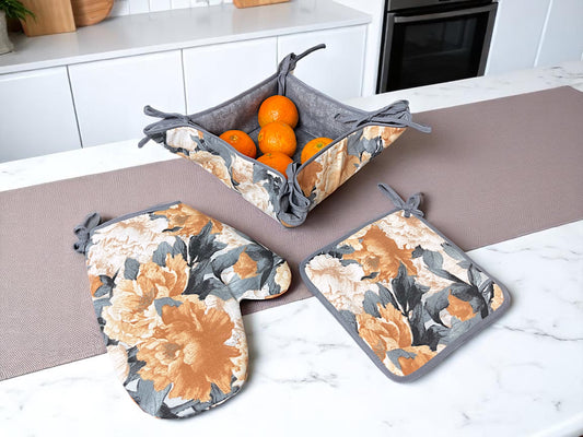 Kuchyňský sety: kuchyňská chňapka s teflonem, podložka a košík na pečivo se vzorem Zlaté pivoňky