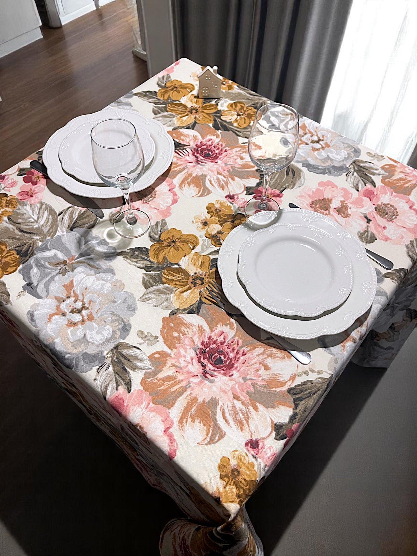 Teflon cotton tablecloth with floral pattern – Large flowers