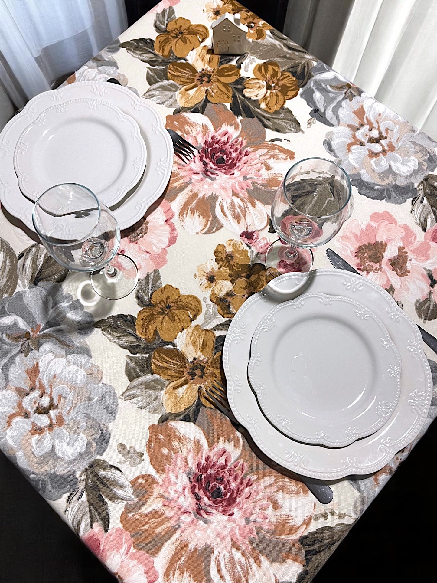 Teflon cotton tablecloth with floral pattern – Large flowers