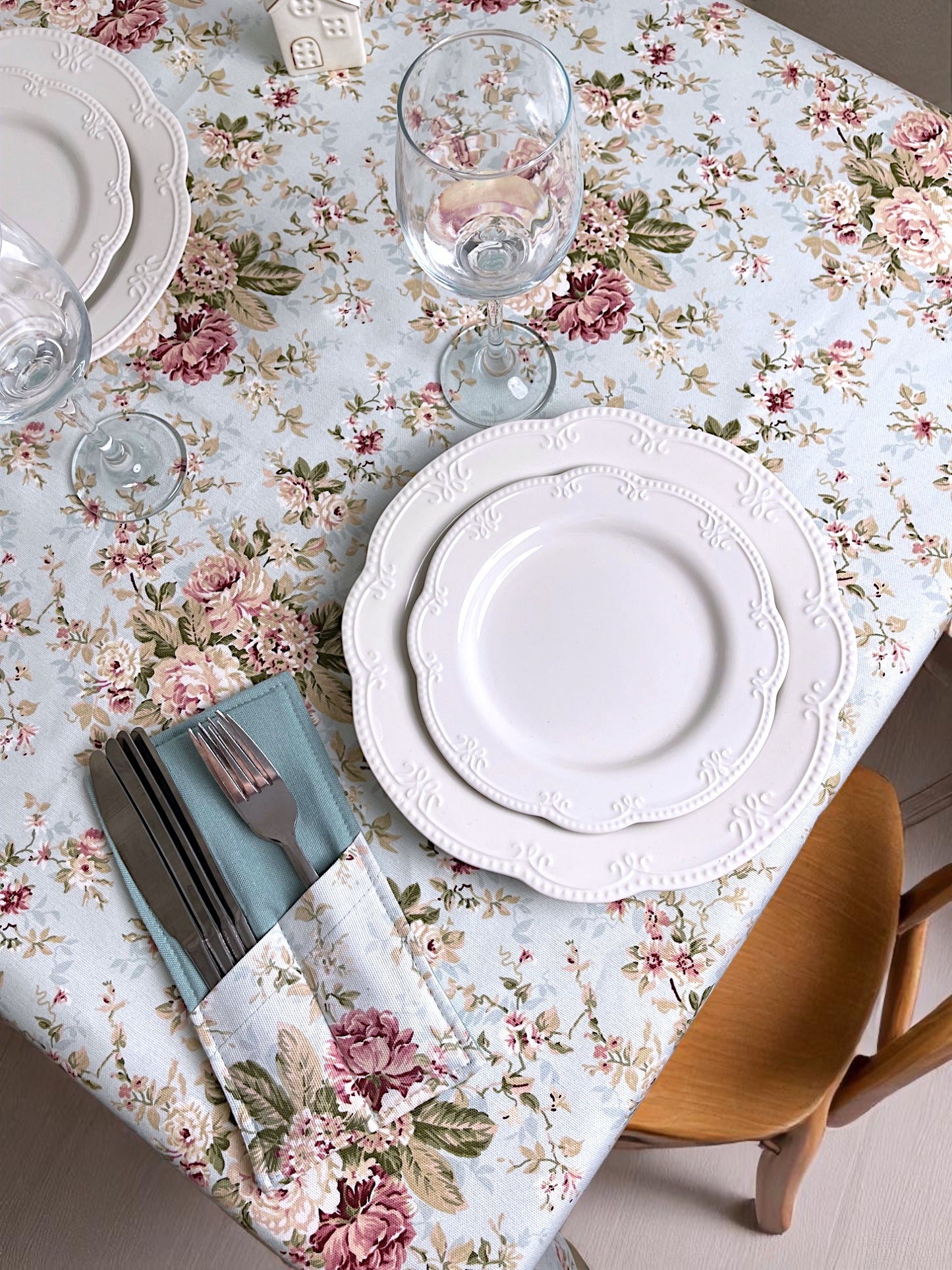 Teflon cotton tablecloth with pattern – Rose Garden