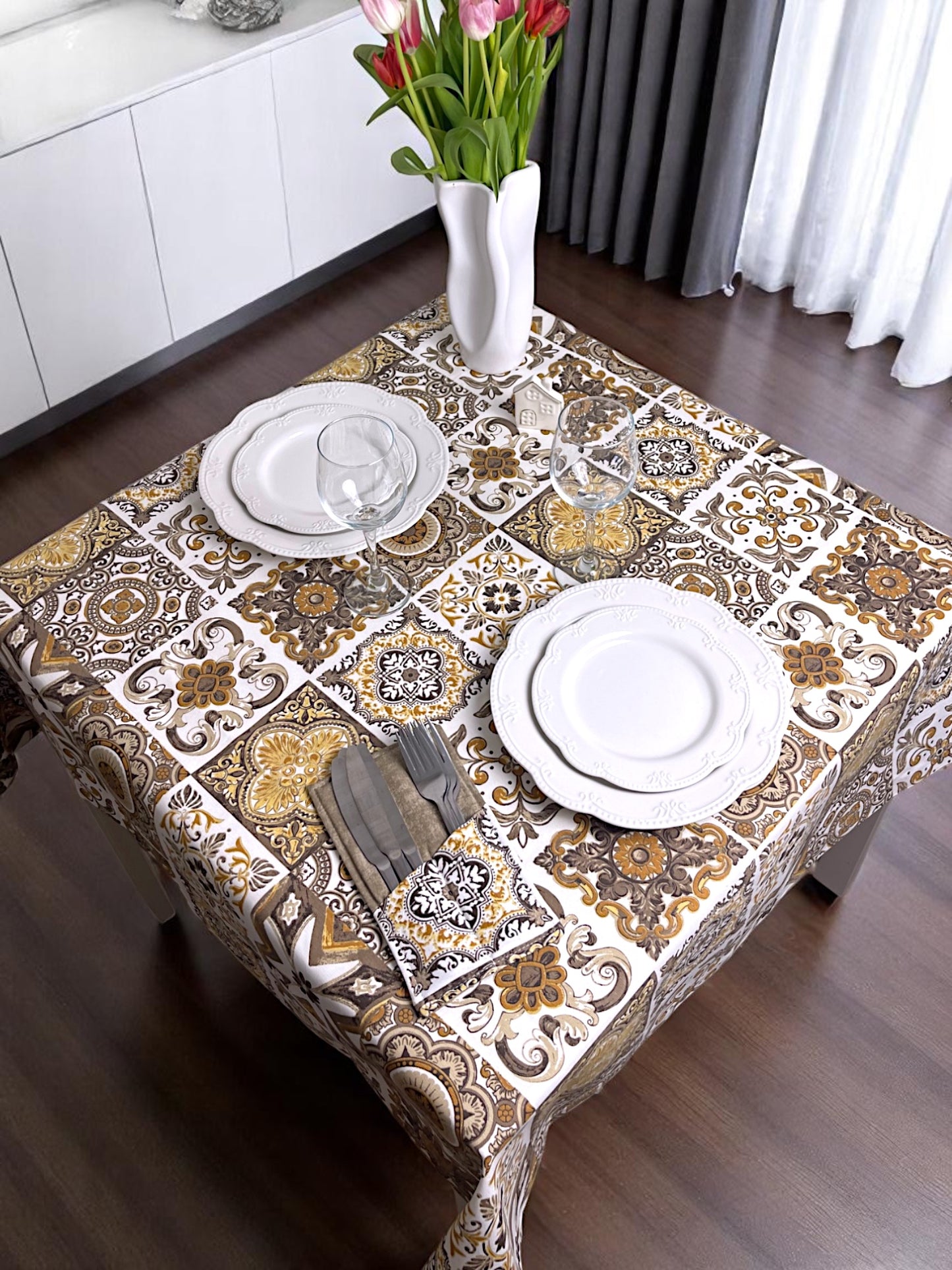 Teflon cotton tablecloth with pattern – Brown mosaic