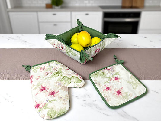 Kitchen sets: Teflon oven mitts, coasters and pastry basket with Provence pattern