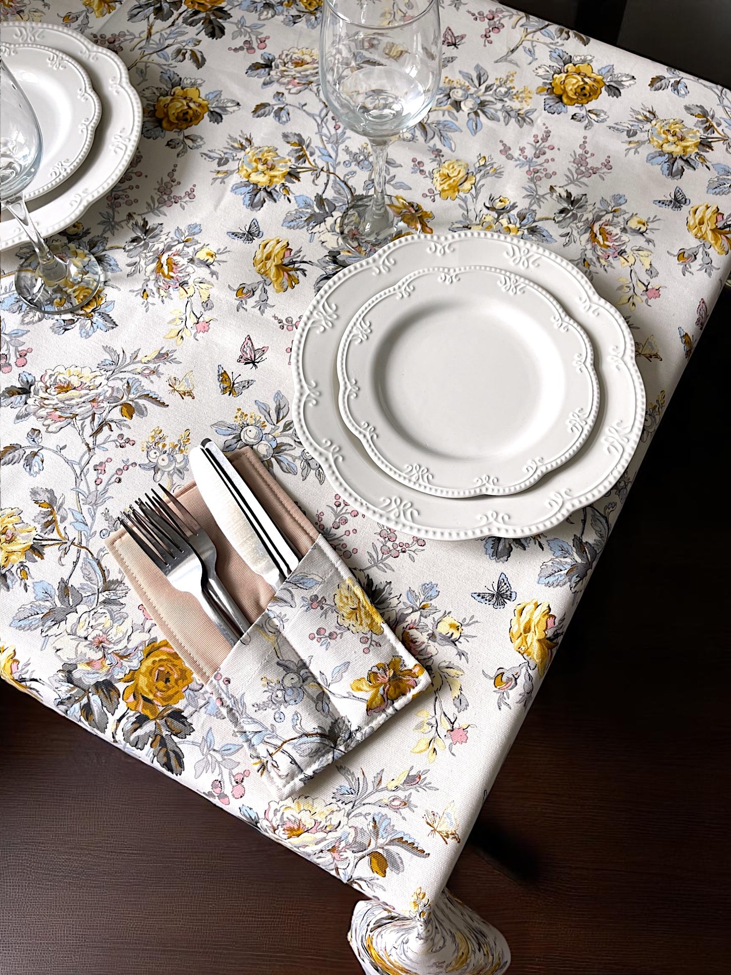 Teflon cotton tablecloth with pattern – Yellow rose