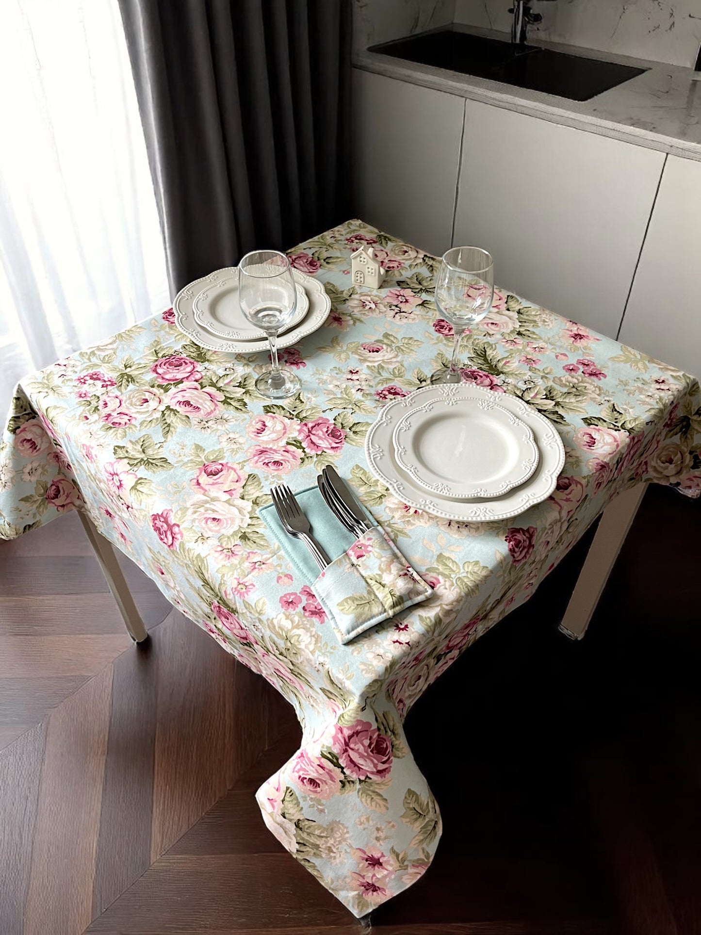 Teflon cotton tablecloth with pattern – Pink dream