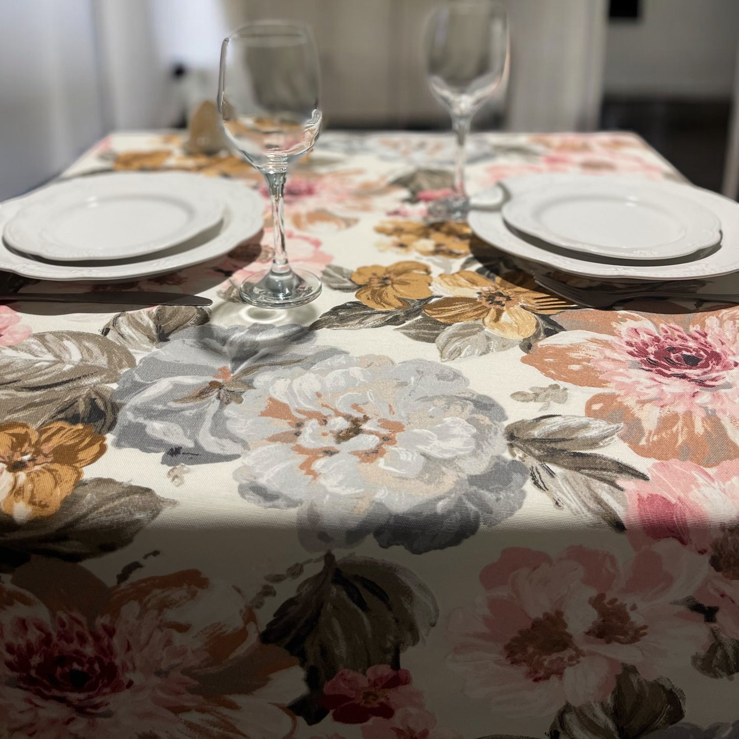 Teflon cotton tablecloth with floral pattern – Large flowers