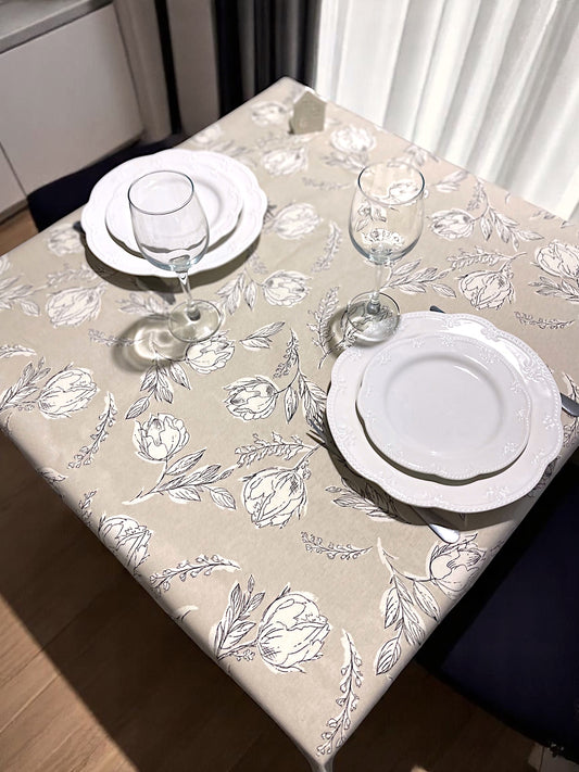 Teflon cotton tablecloth with floral pattern – Beige flowers