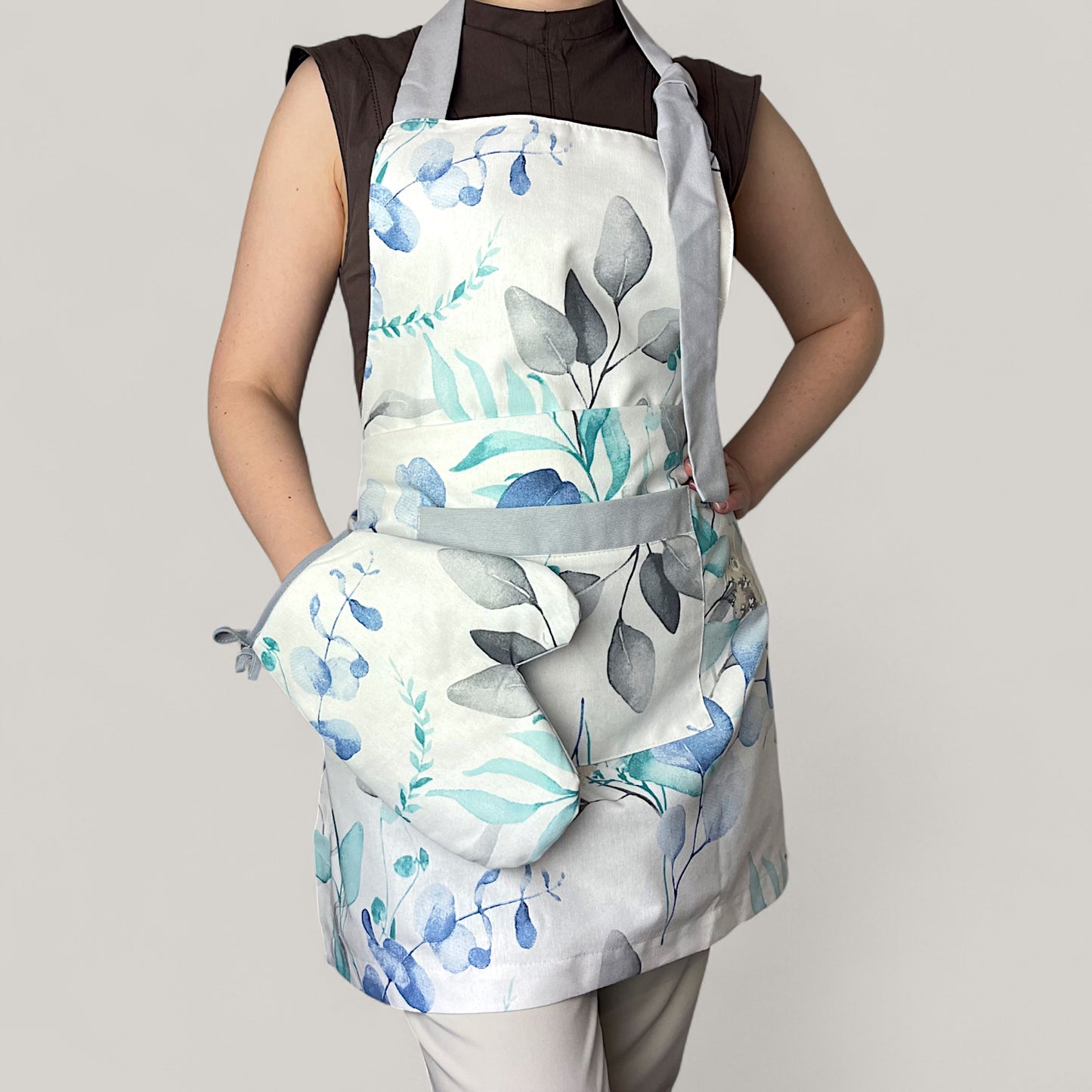 Blue Leaves Kitchen Set – Minimalist Floral Motif, Water-Repellent Cotton, 4-Piece Gift Set