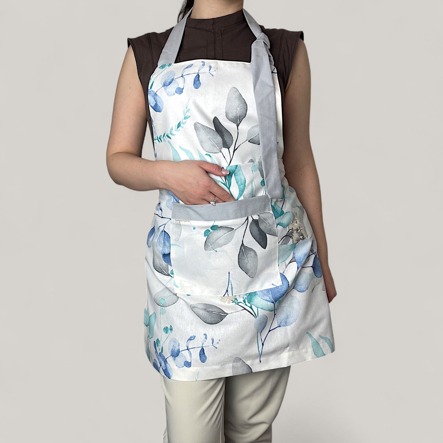 Blue Leaves Kitchen Set – Minimalist Floral Motif, Water-Repellent Cotton, 4-Piece Gift Set