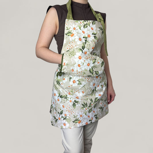 Kuchyňská sada Bílé kopretiny – svěží květinový motiv, vodoodpudivá bavlna, 4dílná dárková sada