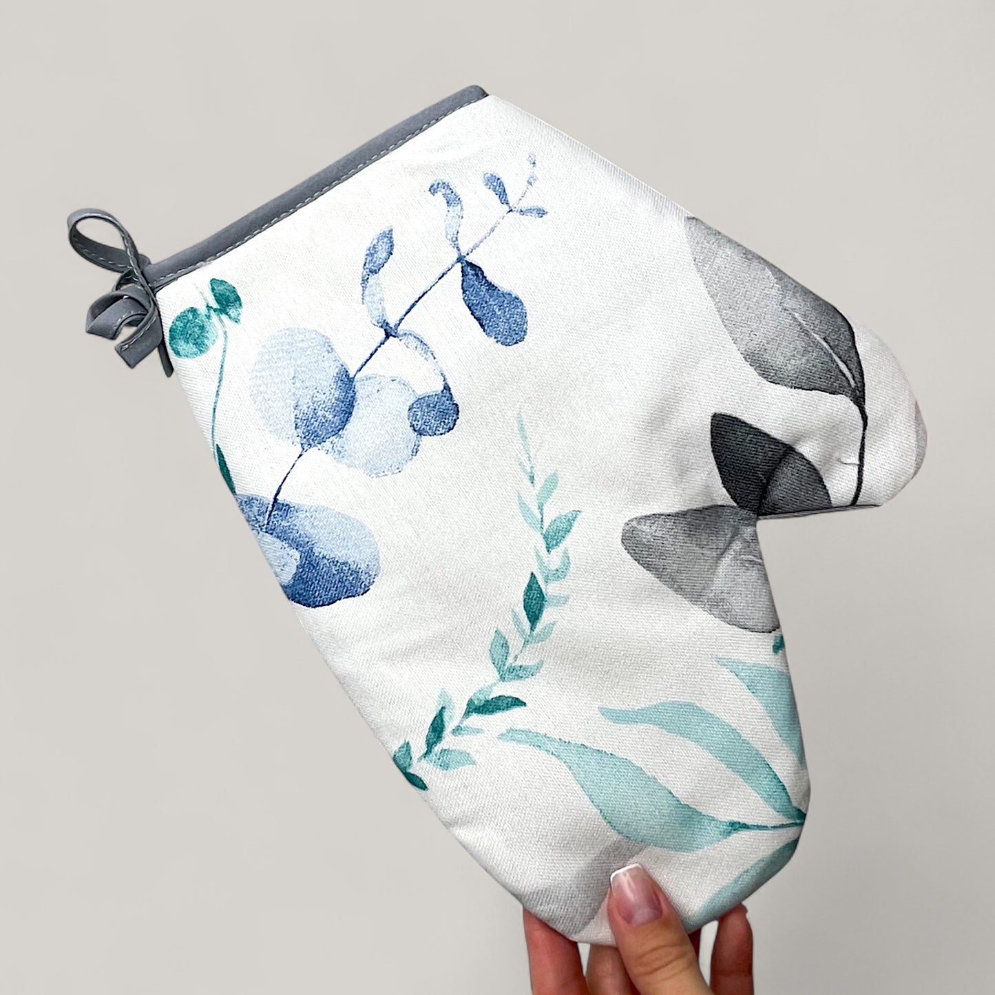 Blue Leaves Kitchen Set – Minimalist Floral Motif, Water-Repellent Cotton, 4-Piece Gift Set