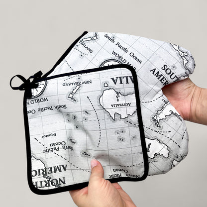 Kitchen set with map print - travel gift made of cotton for men, water-repellent 4-piece set