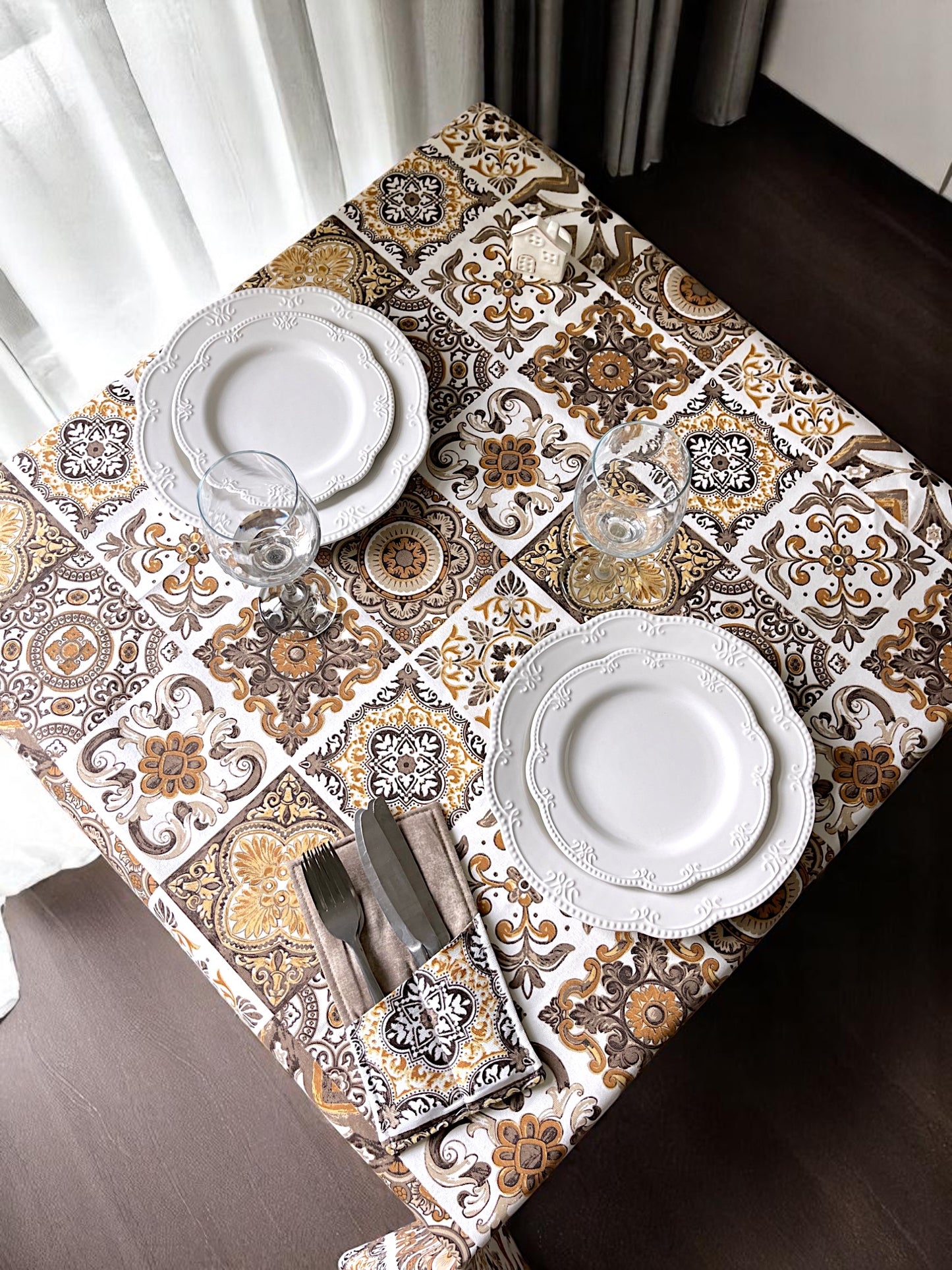 Teflon cotton tablecloth with pattern – Brown mosaic