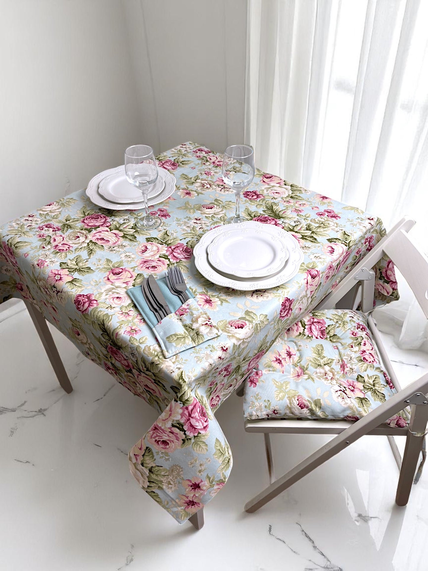 Teflon cotton tablecloth with pattern – Pink dream