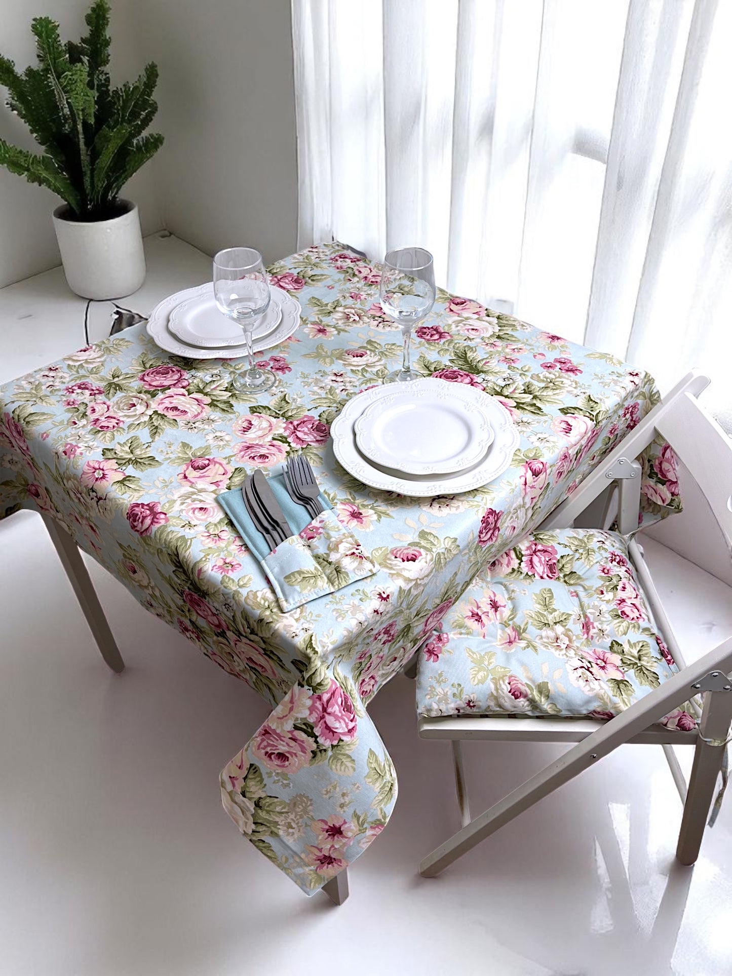 Teflon cotton tablecloth with pattern – Pink dream